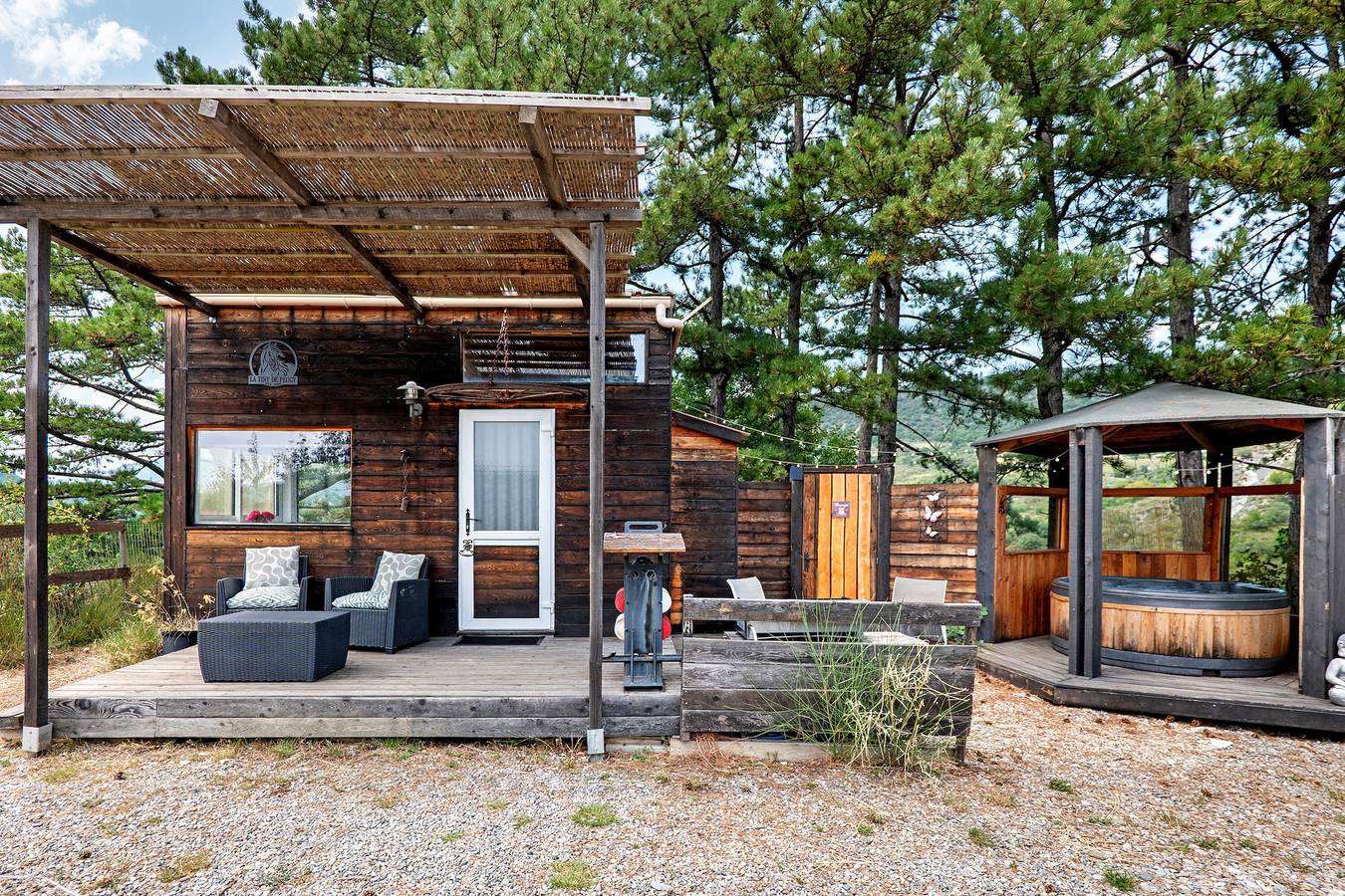 Maison de vacances 'La Tiny House De Peggy' avec vue sur la montagne, terrasse privée et climatisation in Sisteron, Région de Forcalquier