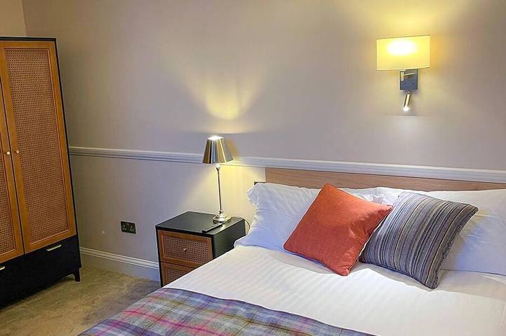 Ganze Wohnung, Located in the heart of Glossop in the High Peak, Westwood Boutique Aparthotel combines comfort with convenience. Set against the breathtaking backdrop of the Peak District. in Glossop, Derbyshire