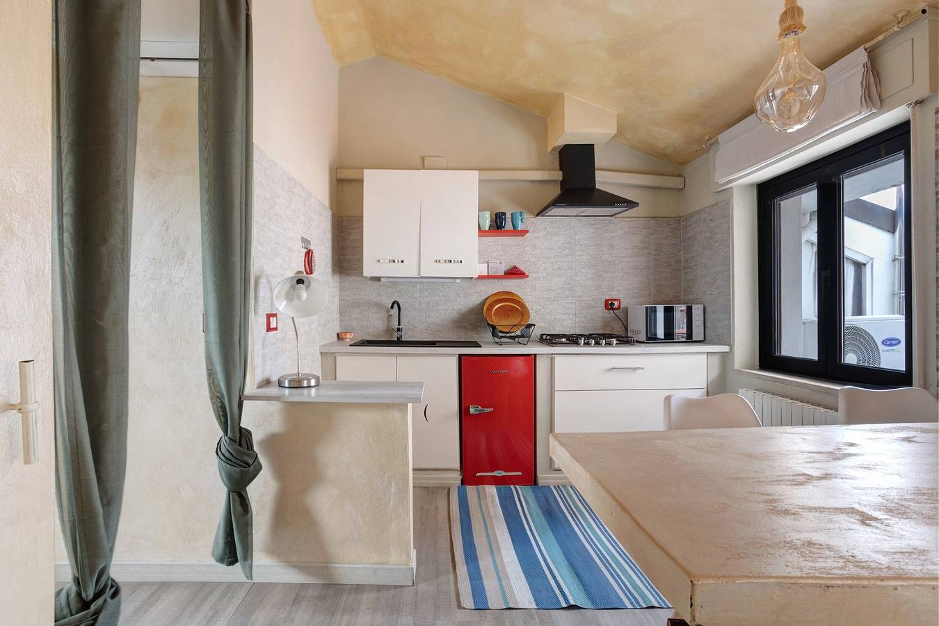 Ganze Wohnung, Ferienwohnung 'La Perla' mit privater Terrasse, Wi-Fi und Klimaanlage in Lido di Camaiore, Italienische Riviera