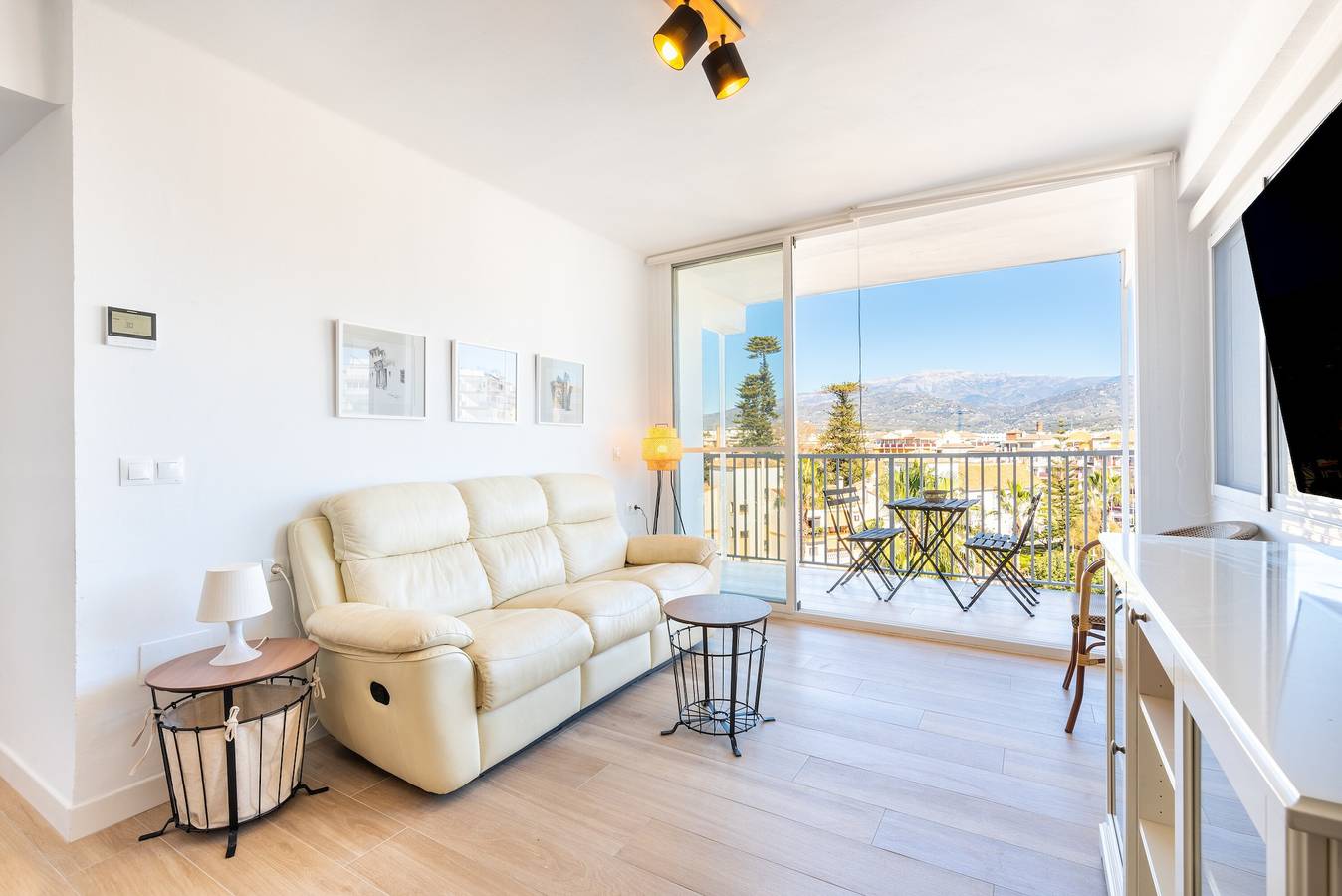 Apartamento entero, Apartamento 'Piso Estrella 031' con terraza privada, Wi-Fi y aire acondicionado in Playa de Torre del Mar, Torre del Mar