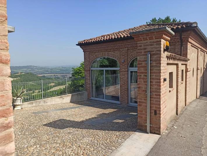 Appartamento per 3 persone, con balcone e panorama in Govone