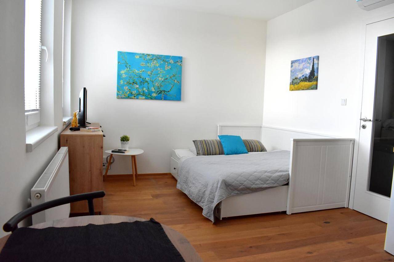 Ganze Wohnung, Airstay Prague apartment: Grebovka in Prag, Mittelböhmen