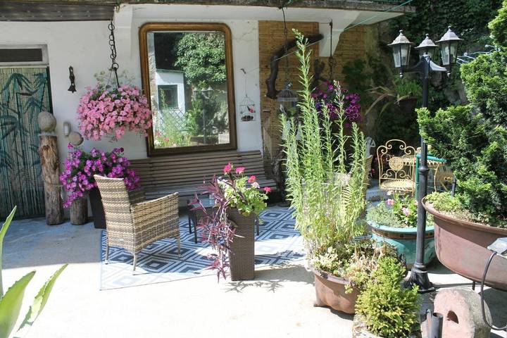 Gîte pour 2 personnes, avec terrasse et vue à Olliergues - 4