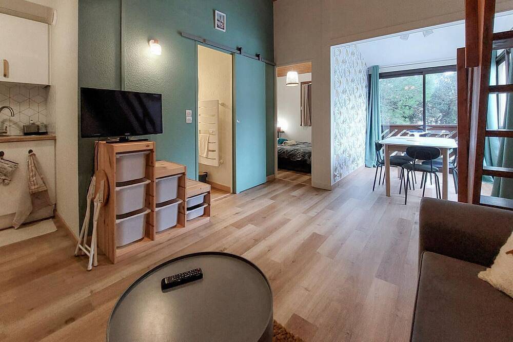 Entire apartment, 2 bedroom cozy apartment in Saint-Georges-de-Didon in Saint-Georges-de-Didonne, Rochefort region