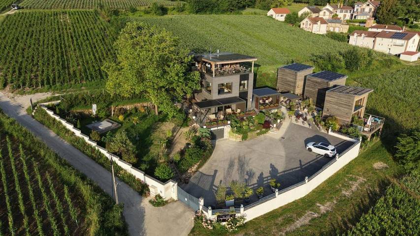Gîte pour 7 personnes, avec Balcon et Jacuzzi ainsi que Terrasse et Jardin à Chigny-les-Roses