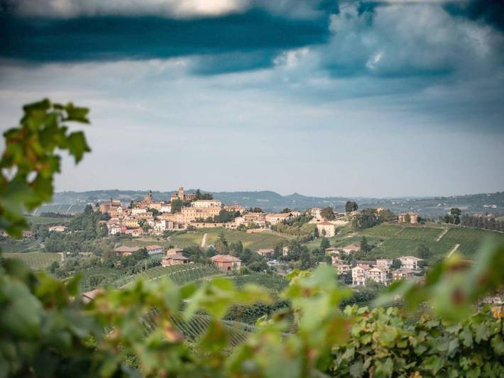 B&b per 3 persone, con giardino e panorama in Neive