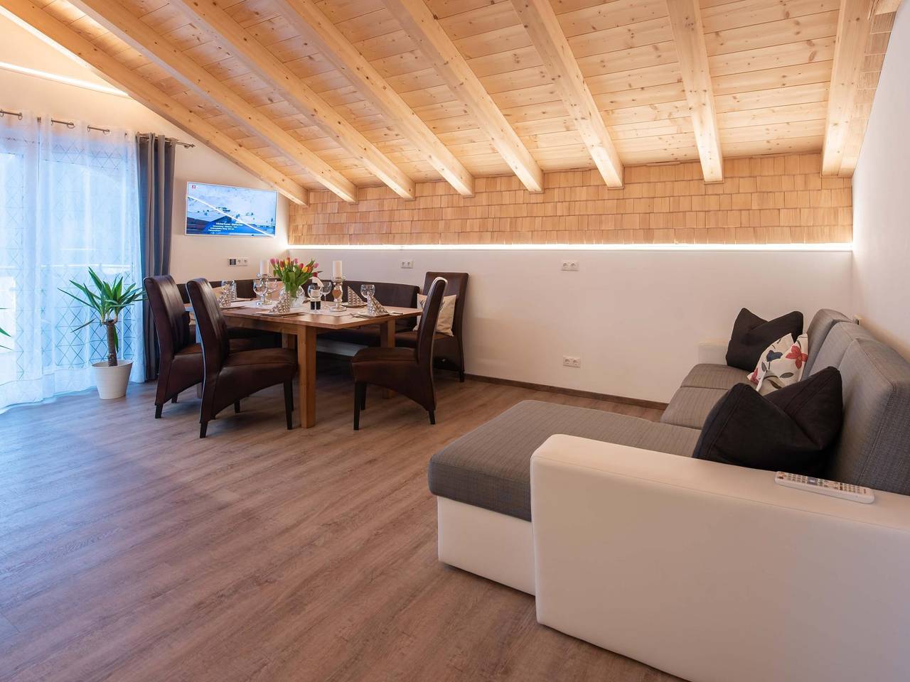 Ganze Wohnung, Gemütliches Ski-Apartment mit Parkplatz & WiFi, 1,5km zur Zillertal Arena in Krimmler Wasserfälle, Krimml