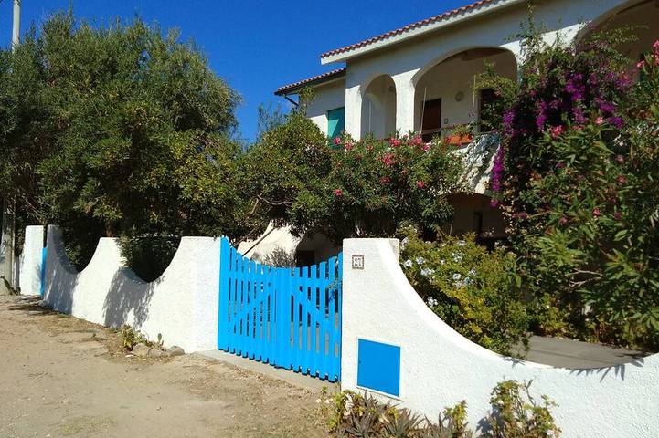 Appartamento intero, Casa degli Oleandri - Trilocale a 10 minuti dal mare in Santa Caterina di Pittinuri, Cuglieri