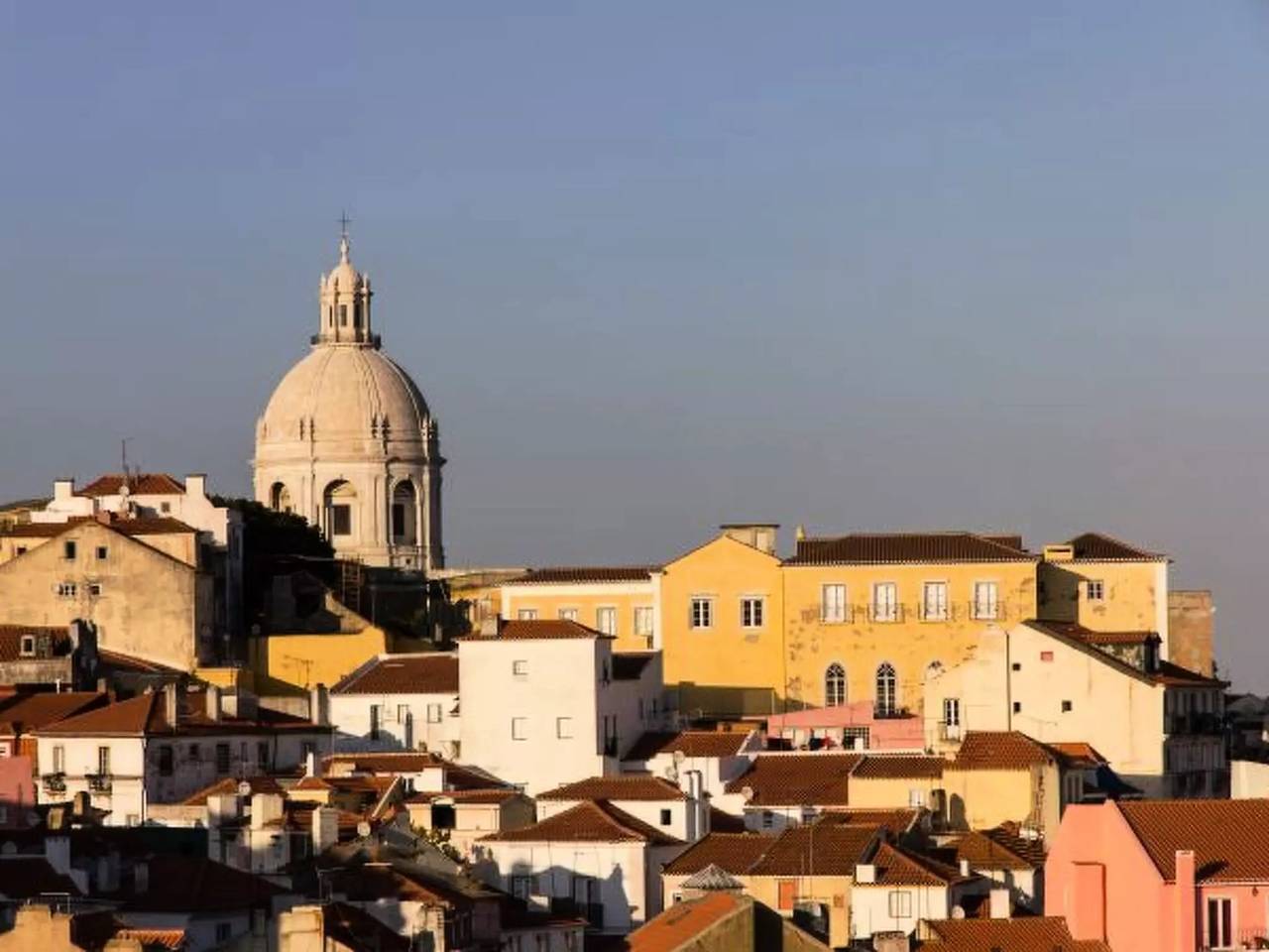 Ganze Wohnung, 1 Ausstellung 3 Personen in Sé, Santa Maria Maior