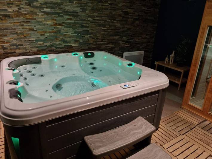 Appartement de vacances pour 2 personnes, avec jacuzzi ainsi que sauna et jardin