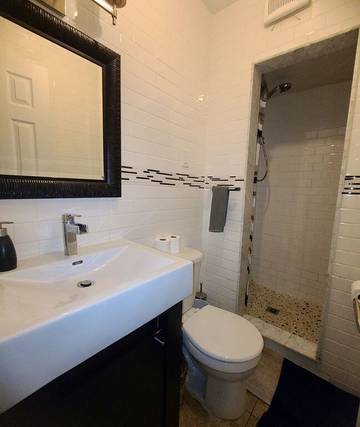 Vacation House for 4 Guests in Toronto, Lake Ontario (Canada), Picture 1