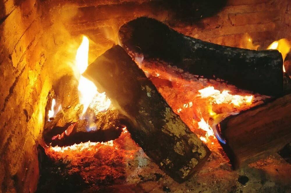 Casa Rural El Patio con chimenea,patios, barbacoa, piscina mascota gratuita. in Benadalid, Provincia de Málaga