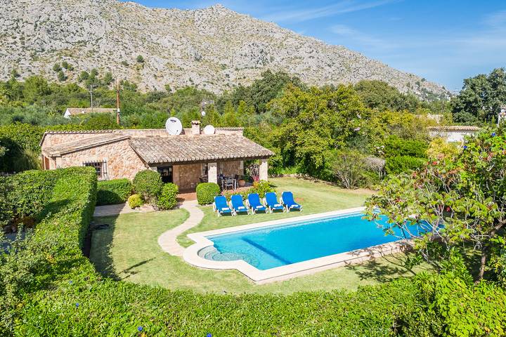 Finca für 6 Personen, mit Garten und Terrasse in Pollença