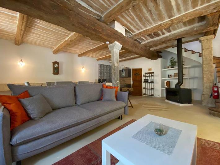 Gîte pour 6 personnes, avec piscine ainsi que vue et jardin à Cardet