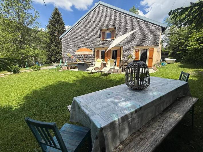 Location de vacances pour 14 personnes, avec jardin et vue, adapté aux familles à Mijoux - 4
