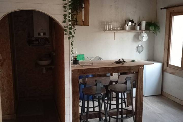 Cabane au bord d'un étang in Mauregny-en-Haye, Aisne