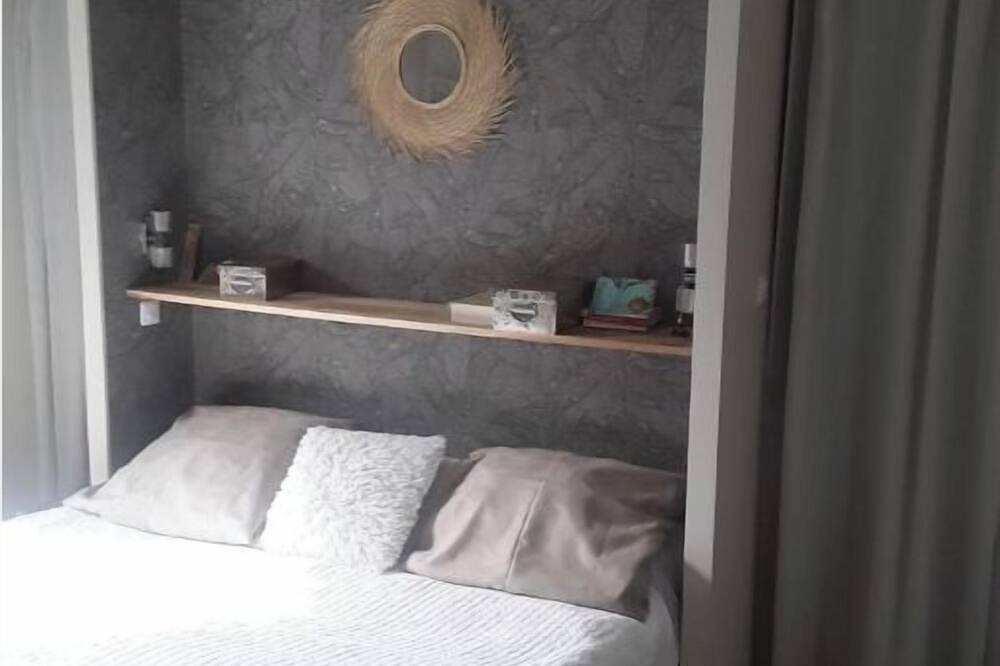 Contemporary house in quiet country setting. in Yssingeaux, Alto Loira