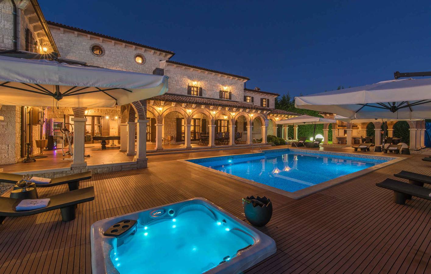 Villa mit toller Ausstattung, Meerblick, Pool und Jacuzzi  in Općina Višnjan, Zentralistrien