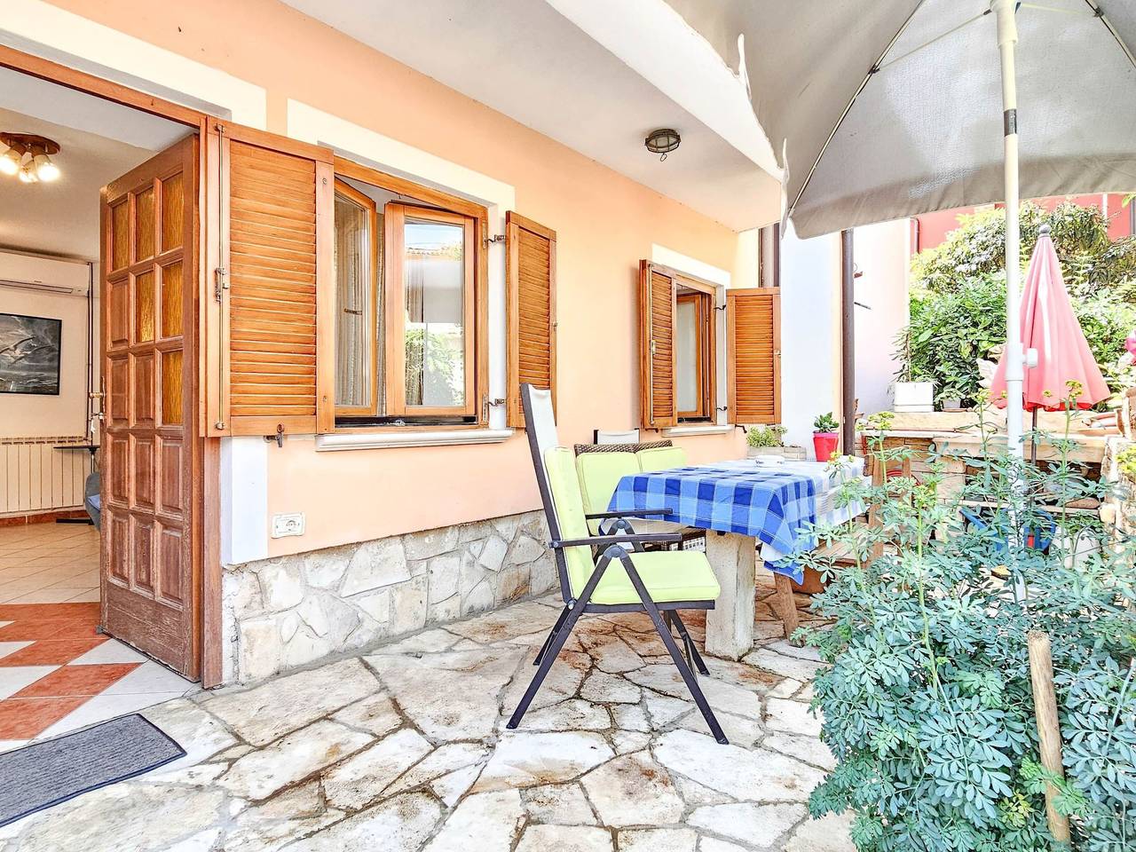 Ganze Wohnung, Wohnung "Valentino" direkt am Strand in Novigrad, Umag und Umgebung