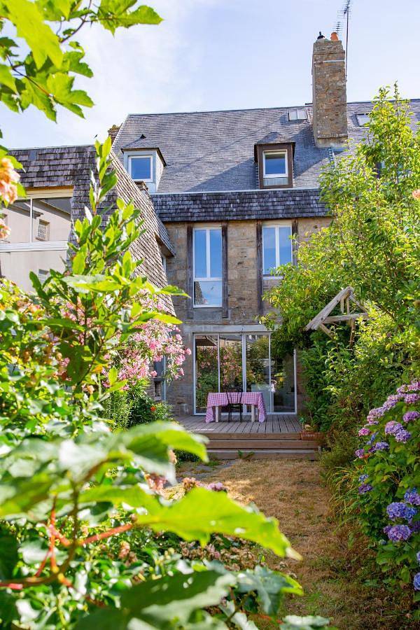Chambre d’hôte pour 2 personnes, avec terrasse ainsi que jardin et vue