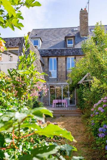 Chambre d’hôte pour 2 personnes, avec jardin ainsi que terrasse et vue à Avranches