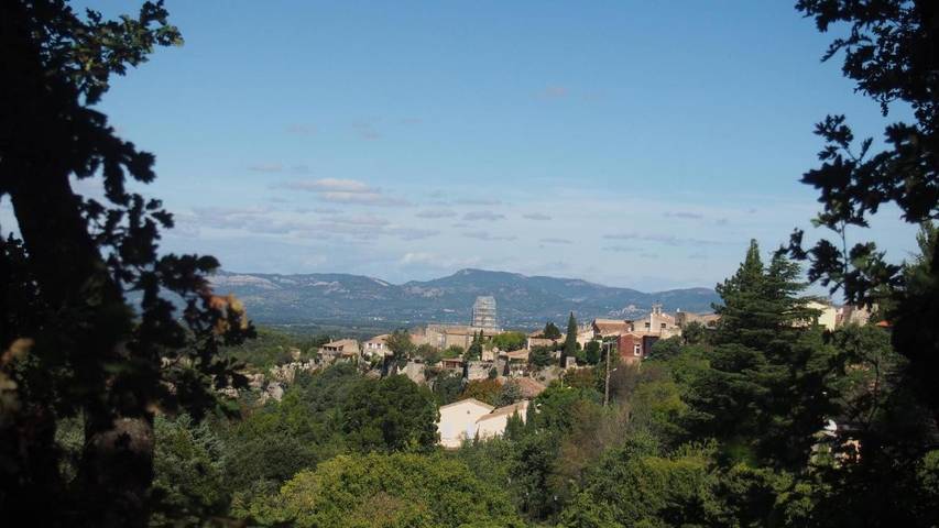 Location de vacances pour 5 personnes, avec vue ainsi que piscine et jardin à Venasque - 4