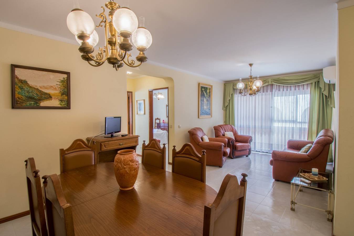 Appartement entier, Appartement São Pedro do Mar avec Terrasses, A/C & Wi-Fi in Quarteira, District de Faro