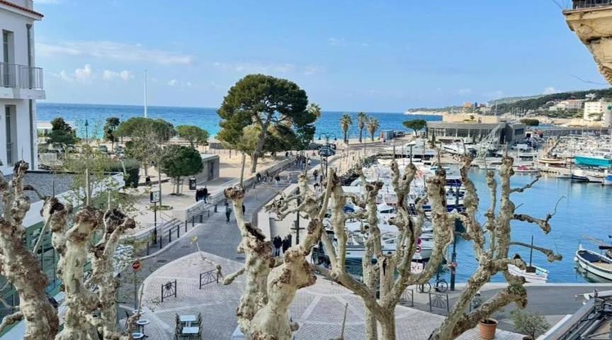 Hôtel pour 2 personnes, avec terrasse et vue, animaux acceptés dans Office De Tourisme De Cassis - 3