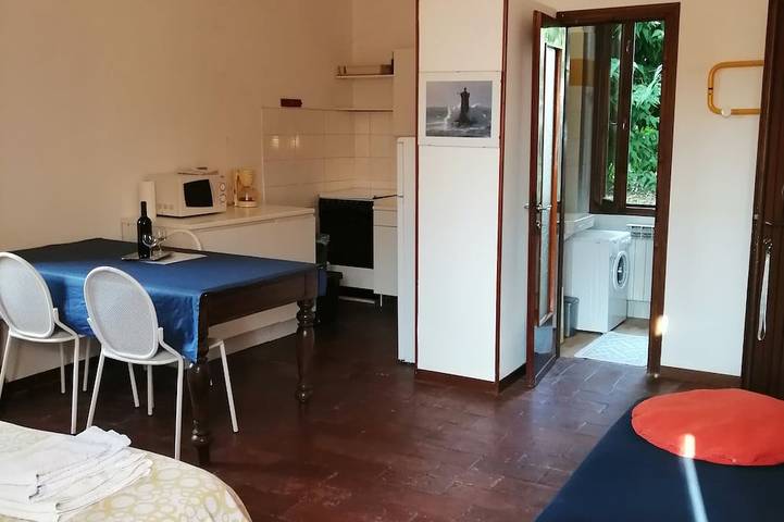 Appartement entier, Lakefront studio with garden in Sale Marasino, Lac d'Iseo