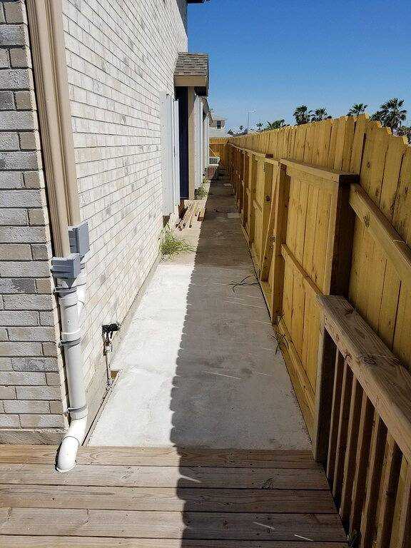 Top Level Canal Water Front Home mit Bootsanlegestelle und extra Parkplatz! in North Padre Island, Corpus Christi