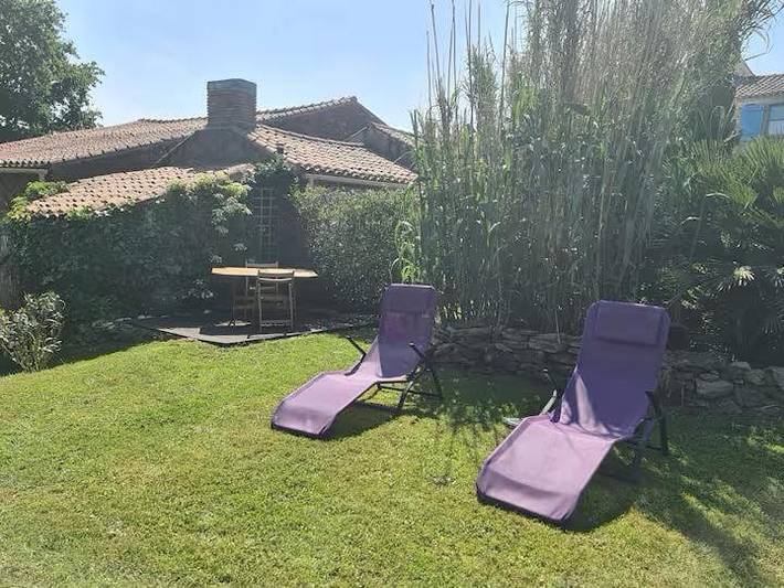 Gîte pour 2 personnes, avec piscine ainsi que jardin et vue à Maché - 4