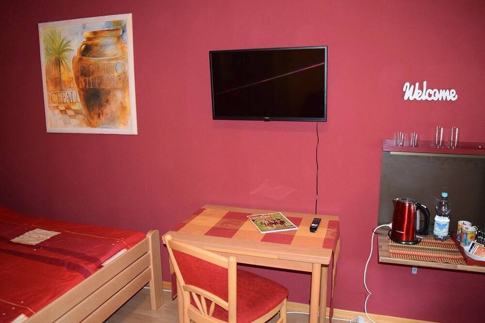 Ganze Wohnung, Gästezimmer Leonore im Herzen von Kelberg in Kelberg, Vulkaneifel