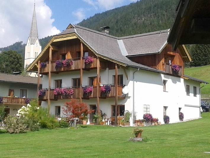 Ferienwohnung für 4 Personen, mit Seeblick und Ausblick sowie Garten am Weissensee