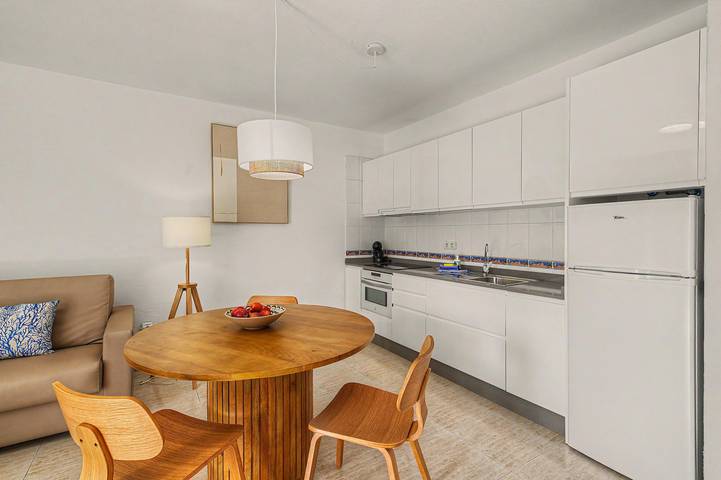 Apartamento entero, Apartamento "Callao Beach 5" con vista a la montaña, terraza y Wi-Fi in Punta de las Mujeres, Haría