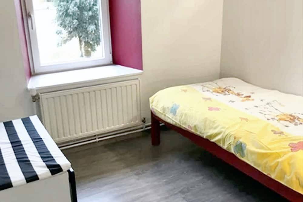 Homerez - Casa acogedora en Bagnols con terraza y jardín in Bagnols, Parque Natural Regional Volcans d'Auvergne