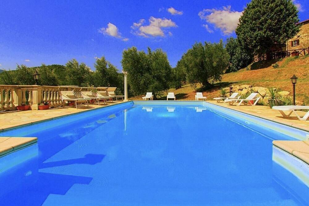 Tuscany Villa, Salt Water Pool. Adults only location  in Caprese Michelangelo, Valtiberina