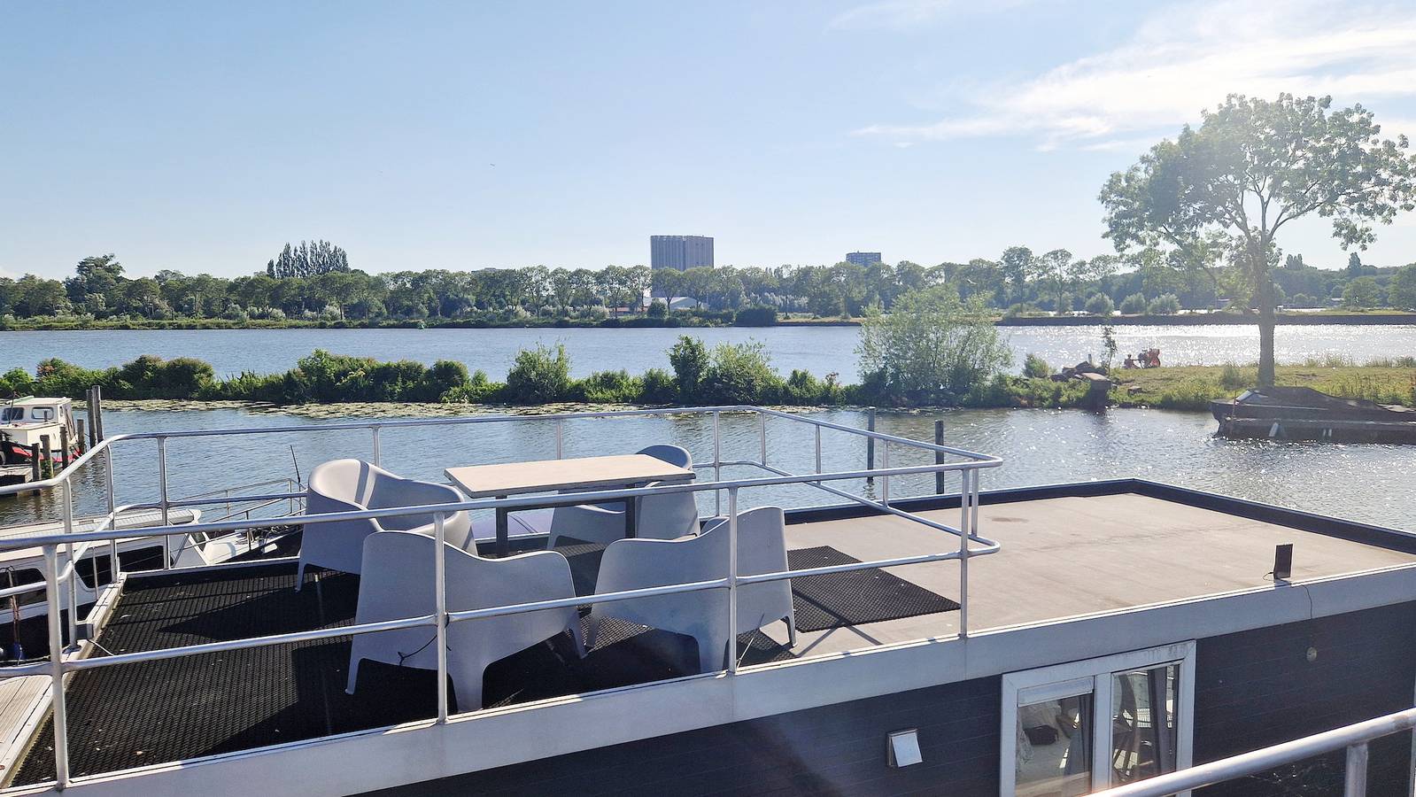 Marina Parcs — Pavillon flottant avec terrasse sur le toit et balcon à Amsterdam | 4 personnes in Amsterdam Oost, Côte hollandaise