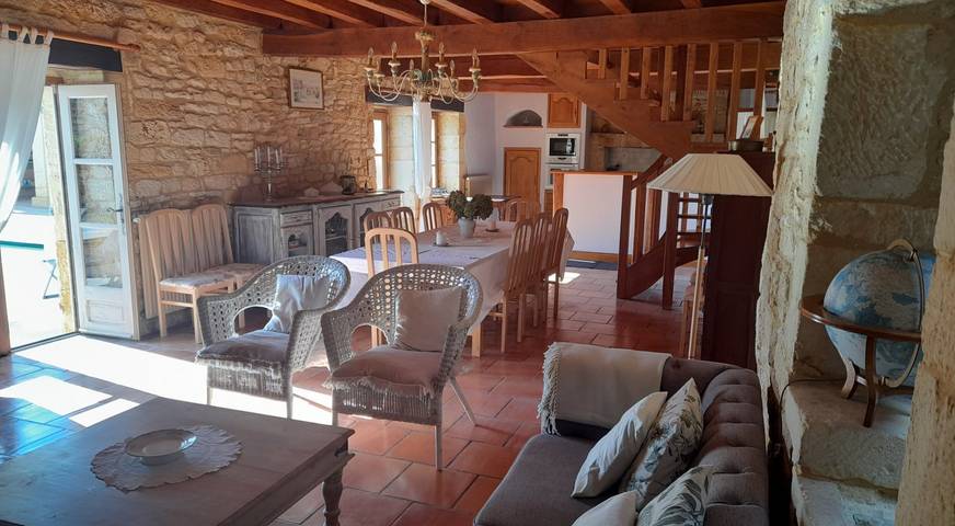 Gîte pour 10 personnes, avec terrasse ainsi que jardin et piscine, animaux acceptés à Les Eyzies-de-Tayac-Sireuil - 2
