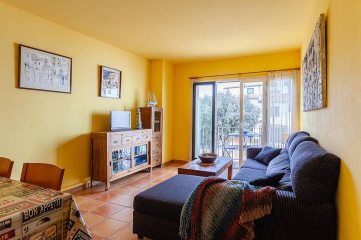 Apartamento entero, Apartamento 'Antic Plankton Calella Palafrugell' con balcón y Wi-Fi in Platgeta d'en Cosme (Palafrugell), Palafrugell