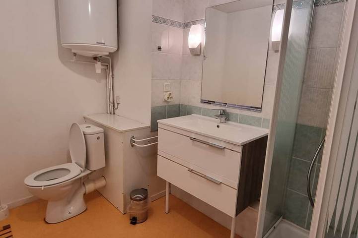 Appartement entier, Confortable Studio avec Balcon en plein Centre de Concarneau - Parking privé in Concarneau, Côte de Cornouaille