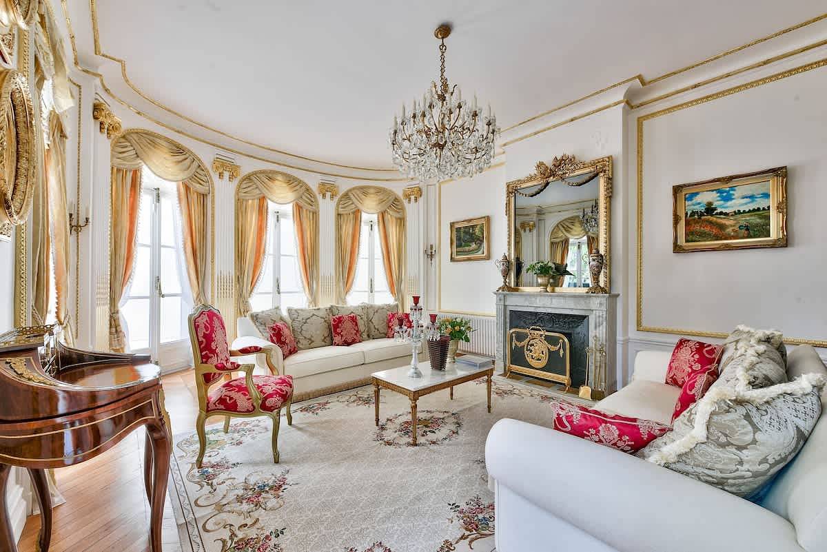 Parisian Villa: City Views, 5 Bedrooms & Family-Friendly in Paris, Ile de France
