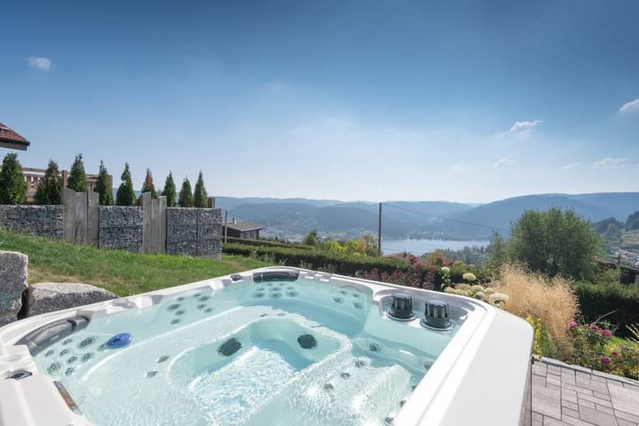 Chalet voor 12 personen, with whirlpool and sauna as well as balkon and tuin, kindvriendelijk in de Vogezen