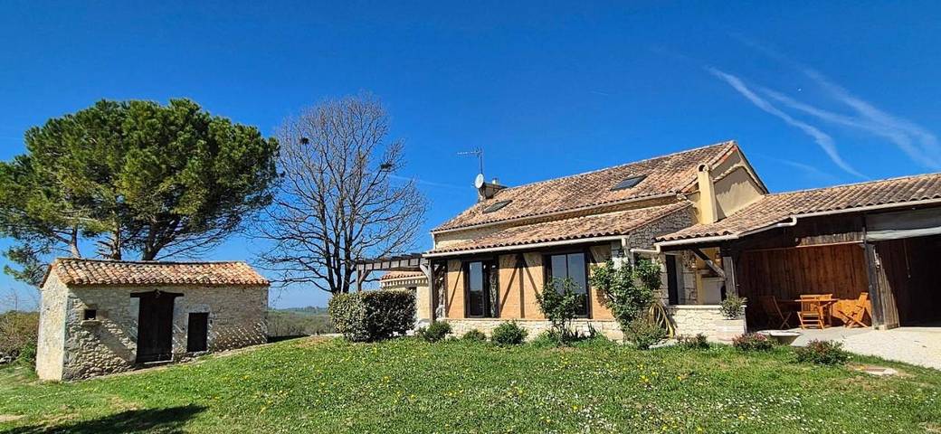 Location de vacances pour 6 personnes, avec jardin et terrasse à Rampieux - 2