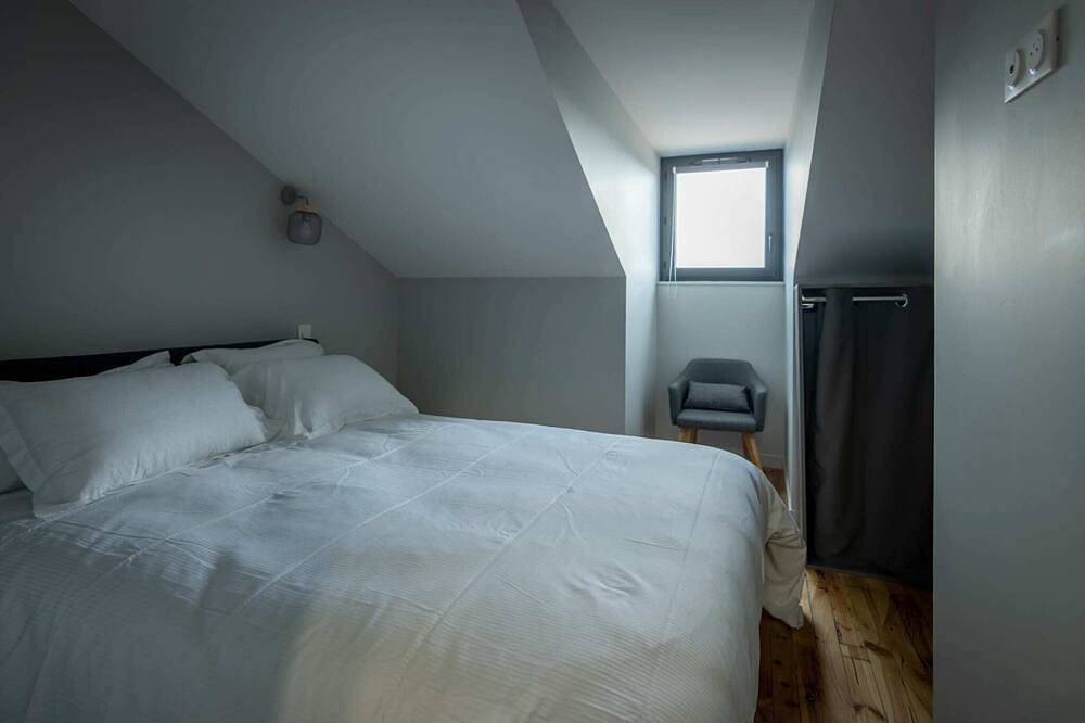 Entire apartment, Apartment 6 people air-conditioned family type 2 bedrooms + sofa bed Puy de Dôme 301 in Châtel-Guyon, Volcans d'Auvergne Regional Nature Park