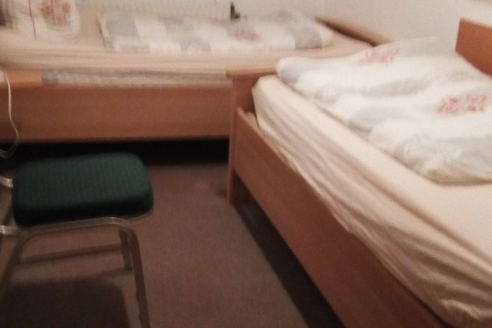 Ganze Wohnung, Ferienwohnung im Eg: 3 Schlafzimmern, ruhig, ideal für Küste- und Inselnbesuche in Friedeburg, Landkreis Wittmund