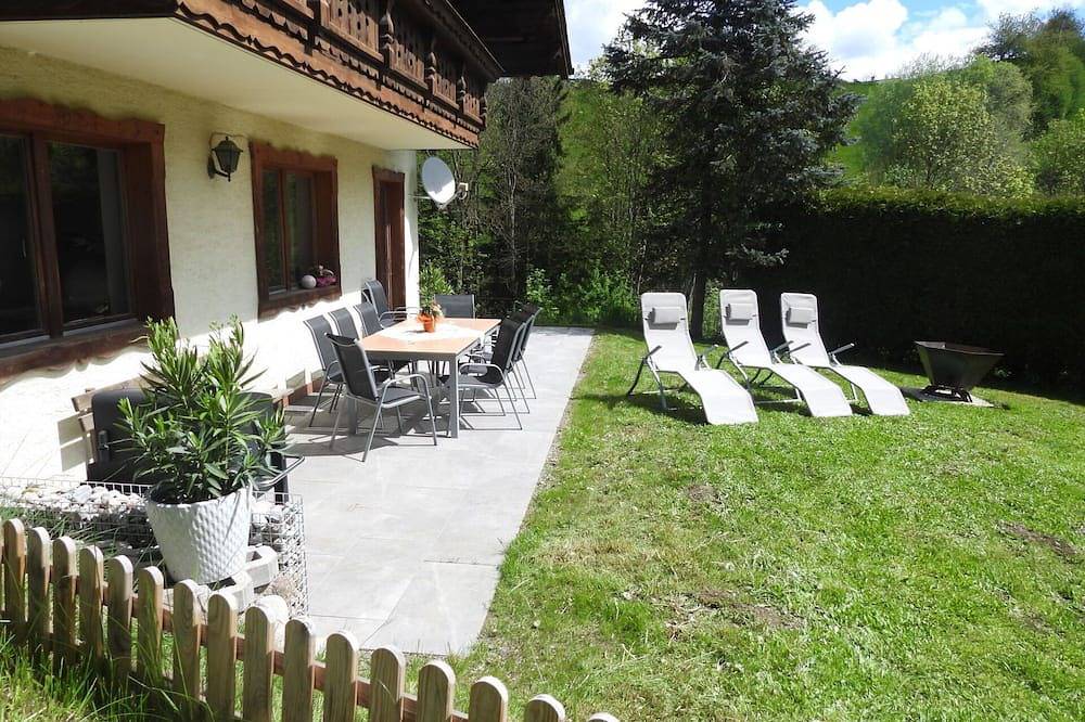 Stunning private villa for 9 guests with Wifi, Tv, terrace, pets allowed, panoramic view and par... in Bischofshofen, Ski Amadé