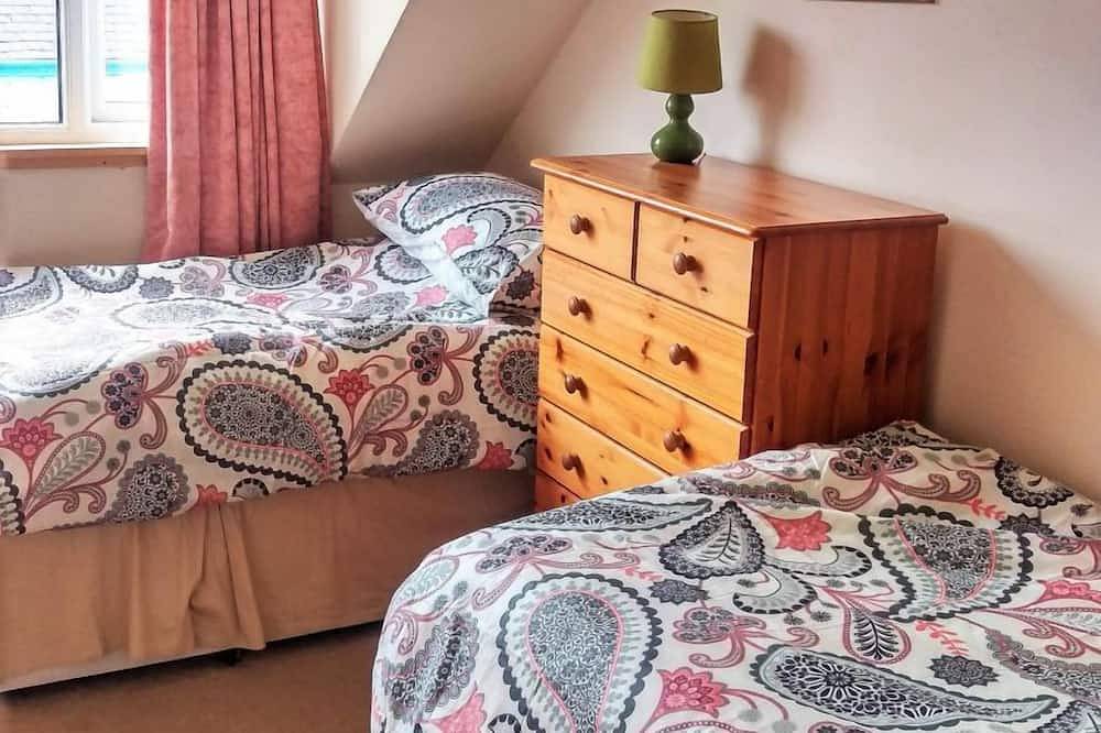 26 Castle Street -  an apartment that sleeps 5 guests  in 2 bedrooms in Kirkcudbright, Dumfries and Galloway