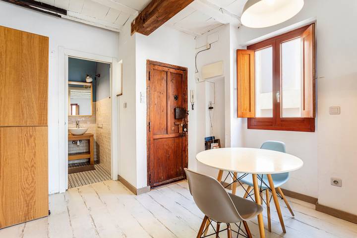 Gehele studio, Studio Appartement '2º In Het Oude Centrum' met Balkon, Wifi en Airconditioning in Valencia City Centre, Valencia