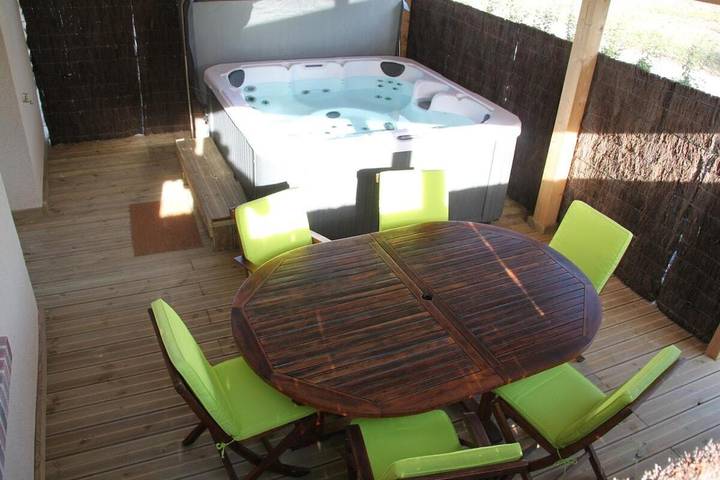 Location de vacances pour 4 personnes, avec jacuzzi et jardin ainsi que piscine et terrasse à Tour-en-Sologne - 2