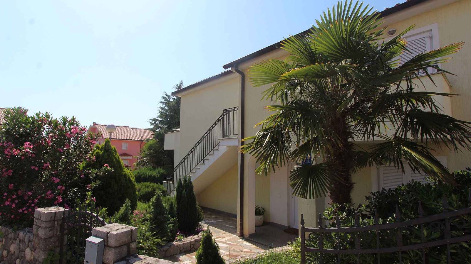 Bungalow mit Klimaanlage und Terrasse  in Malinska, Krk